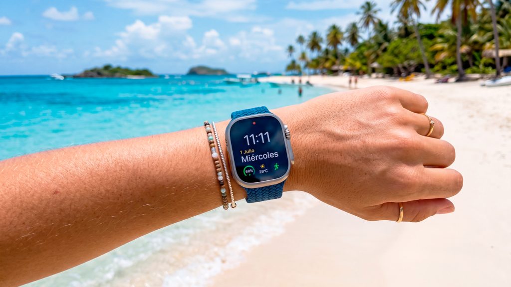 Reloj en la playa marcando la hora como una de las cábalas del viajero