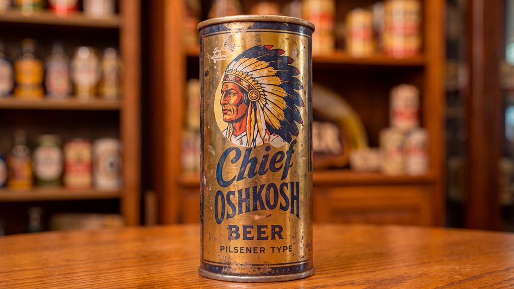 Lata antigua de Chief Oshkosh por el Día Internacional de la Cerveza